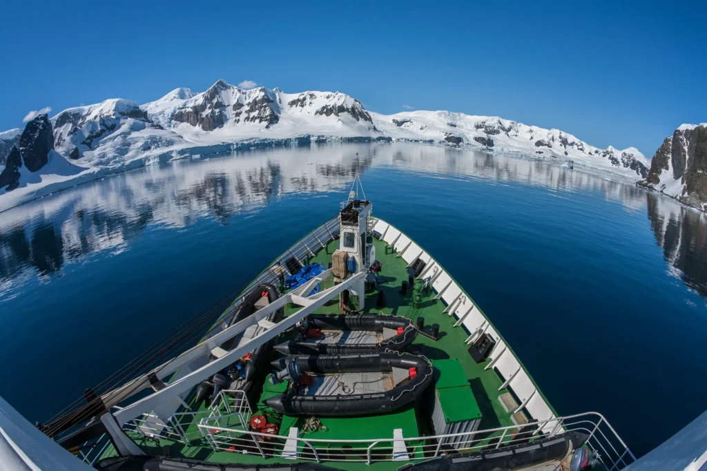 a-russian-polar-research-vessel-in-paradise-bay-in-2023-11-27-05-15-32-utc